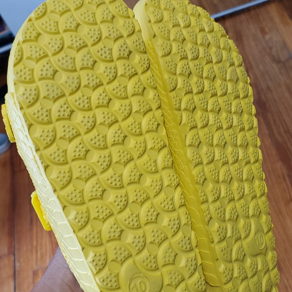 BRAND NEW cozy croc style slippers, neon yellow - Picture 3 of 3